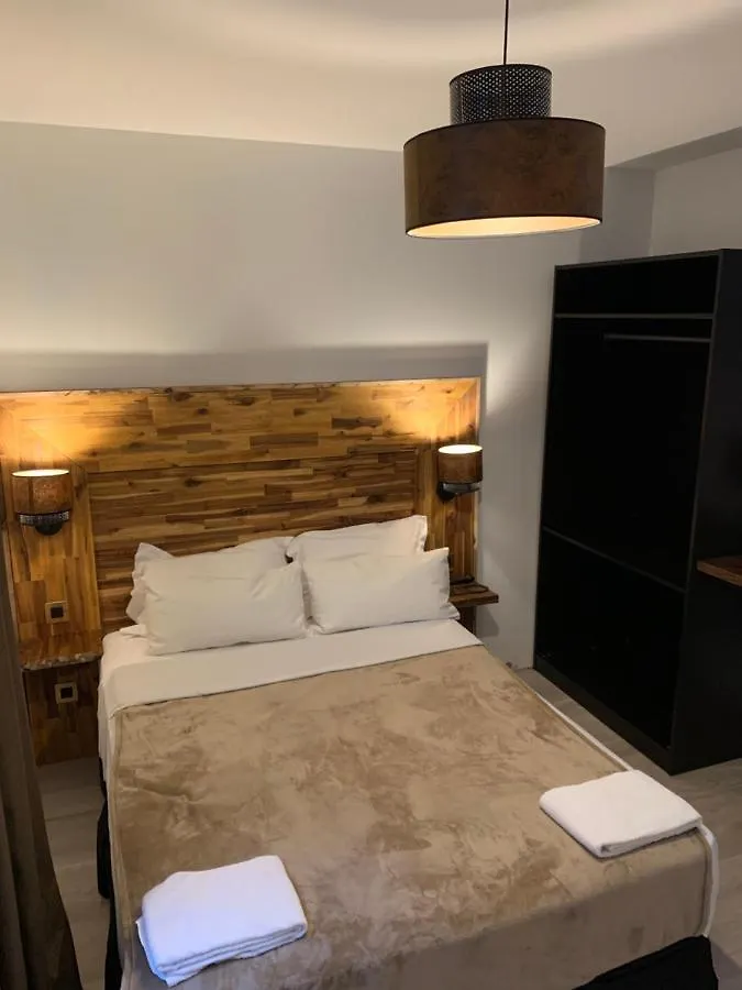 Menil Bon Temps Hotel